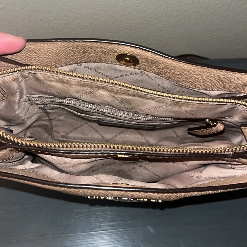 Michael Kors Nicole Triple Compartment Crossbody Bag, Beige Leather Gold Har EUC